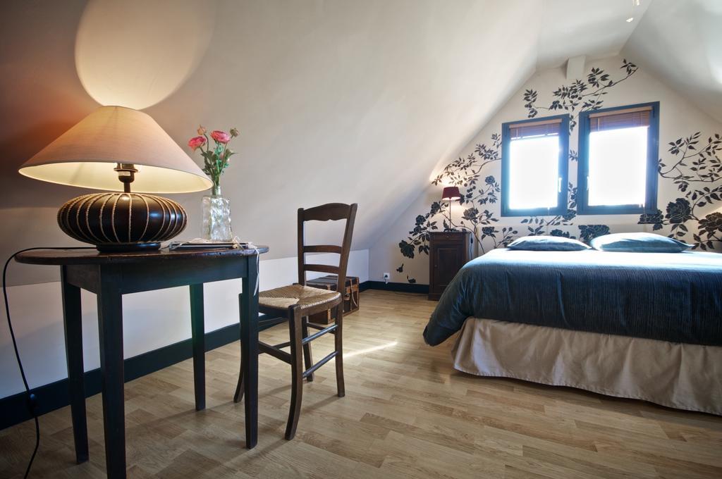 Entre Vignes Et Chateaux Fougeres-sur-Bievre Exterior photo