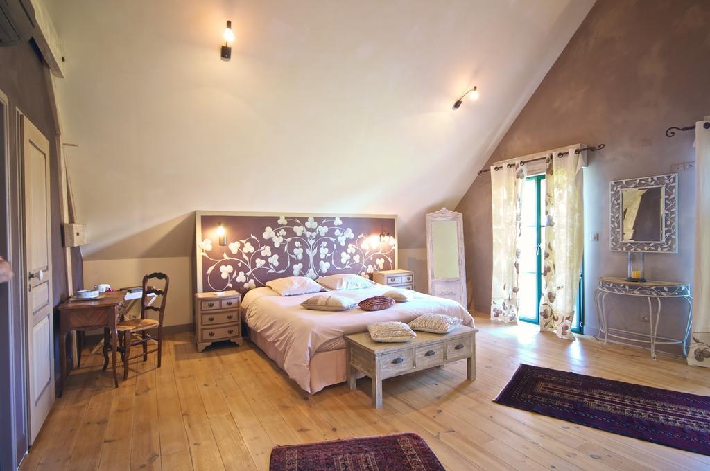 Entre Vignes Et Chateaux Fougeres-sur-Bievre Room photo
