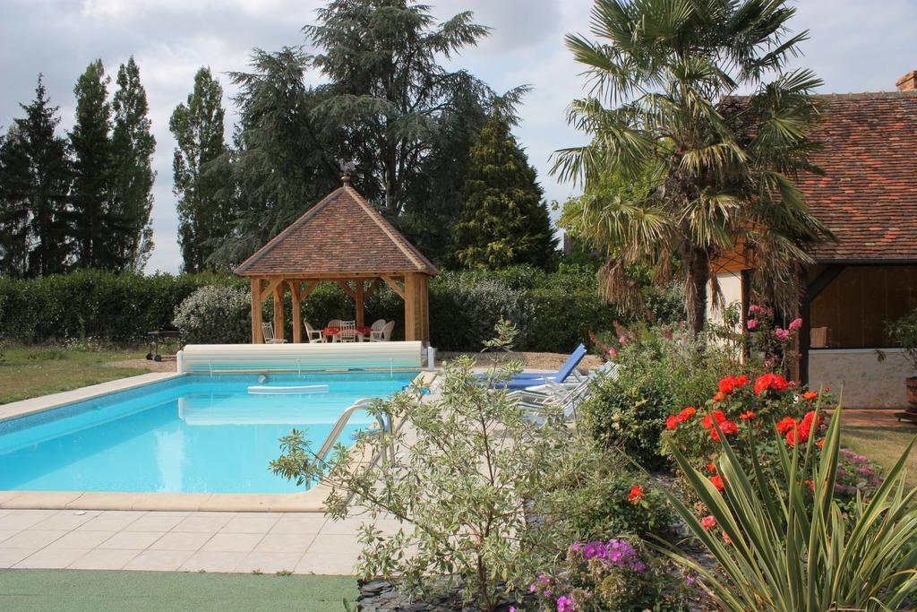 Entre Vignes Et Chateaux Fougeres-sur-Bievre Exterior photo